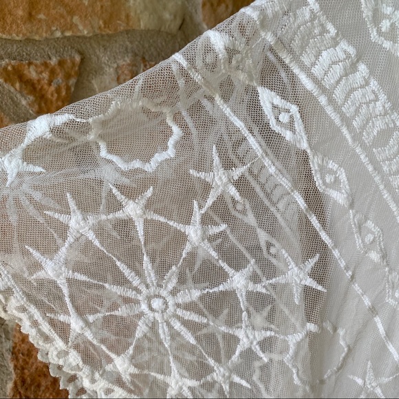 The Tulum White Lace Kaftan - Picture 7 of 9